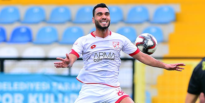 Tahta açılsın ilk imzayı Mustafa atacak