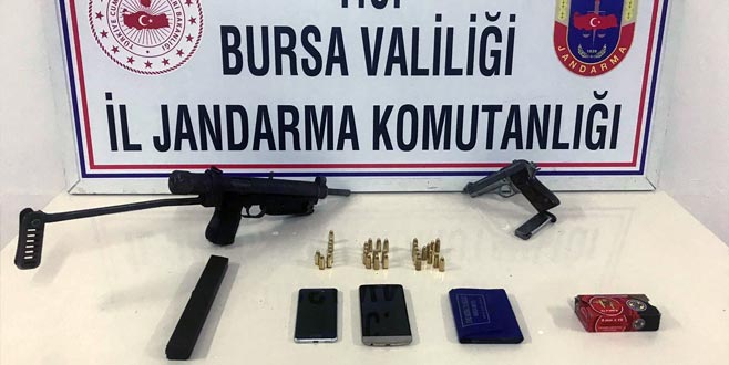 Silah kaçakçıları jandarmadan kaçamadı