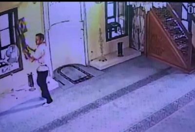 Mescitten saat hırsızlığı kamerada
