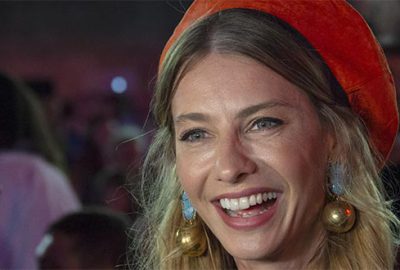 Eski sevgilisini dinlemeye gitti 