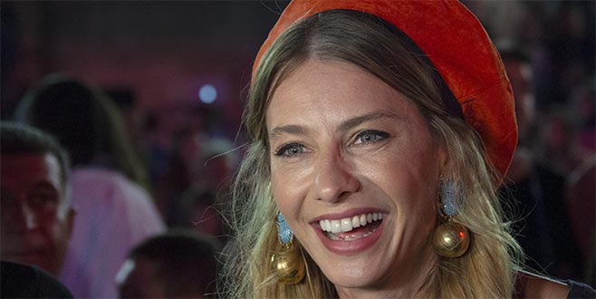 Eski sevgilisini dinlemeye gitti 