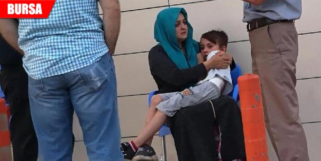 Evinin önünde oyun oynarken korkuyu yaşadı