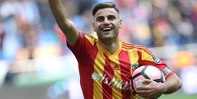 Fenerbahçe Deniz Türüç transferini açıkladı Fenerbahçe Deniz Türüç transferini açıkladı