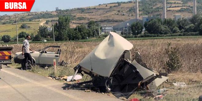 Parçalara ayrılan otomobilden sağ çıktı