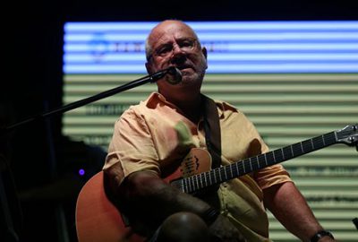 Ünlü müzisyen Bursa’da sevenleriyle buluştu