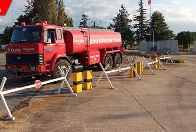 Askeri havalimanın yanında tutuşan otlar cephaneliğe ulaşmadan söndürüldü