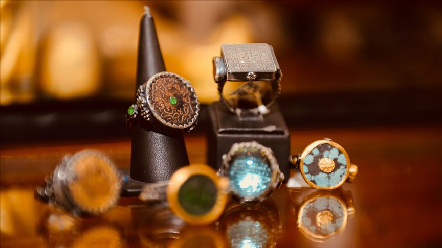 Mecidiyeler ustasının elinde ‘Osmanlı hatırası’ takılara dönüşüyor Mecidiyeler ustasının elinde ‘Osmanlı hatırası’ takılara dönüşüyor