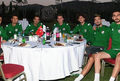 Mangal partisinde coştular