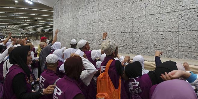 Hacılar şeytan taşladı Hacılar şeytan taşladı