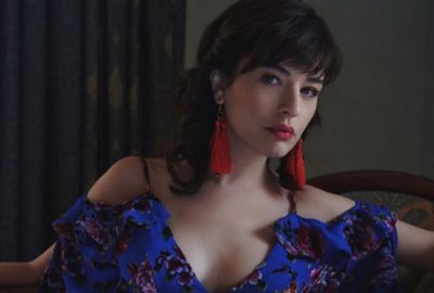 Bursalı oyuncunun bikinili pozuna beğeni yağdı!