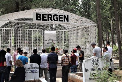 Şarkıcı Bergen mezarı başında anıldı
