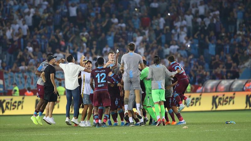 Trabzonspor’un UEFA Avrupa Ligindeki rakibi belli oldu Trabzonspor, play-off turunda Yunanistan'ın AEK takımıyla karşılaşacak.