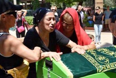 Ünlü şarkıcı son yolculuğuna uğurlandı! Gözyaşları sel oldu