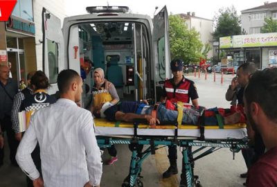 Yağmurda kontrolden çıkan otomobil yayaya çarptı