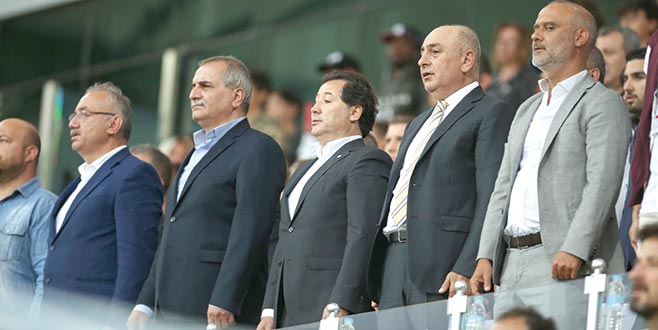 Başkan menajer kıskacında