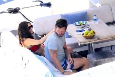 Kıvanç Tatlıtuğ ve Başak Dizer, lüks teknelerinde tatil yapıyor