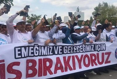 Bakanlık önünde cüzdanlı eylem