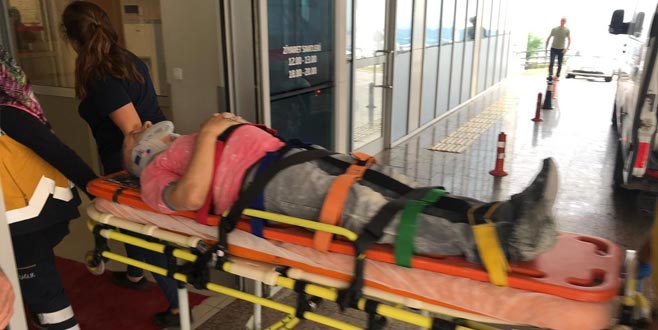 Alçıpan çökünce yere düşen usta, cama tıklayıp yardım istedi