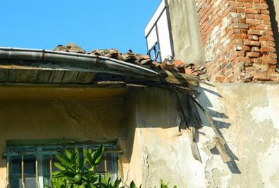 Evleri başlarına çökecek