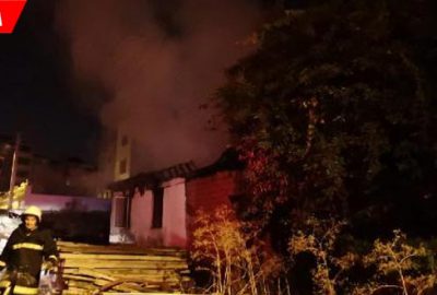 Annesine kızıp evi ateşe verdi