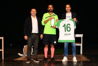 12 Numaralı Adam sahnede