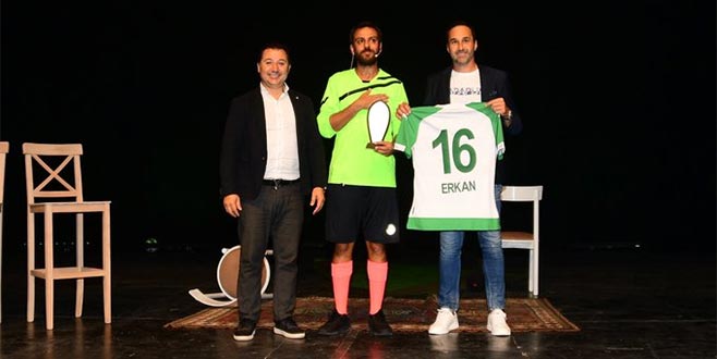 12 Numaralı Adam sahnede