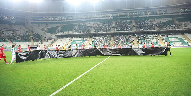 Siyah pankartla çıktılar