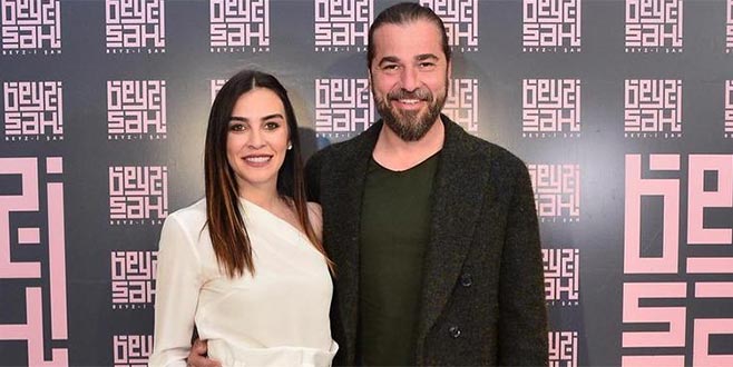 Ünlü oyuncudan romantik kutlama