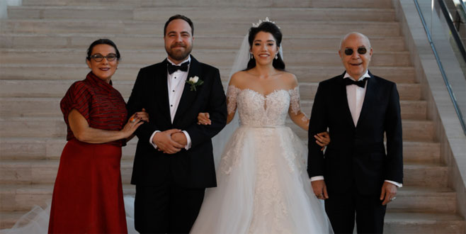 Mazhar Alanson oğlunu evlendirdi Mazhar Alanson oğlunu evlendirdi