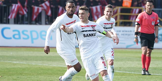 Forvet arkasına Kerim Avcı