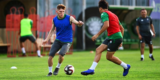 Timsah hücum çalıştı!