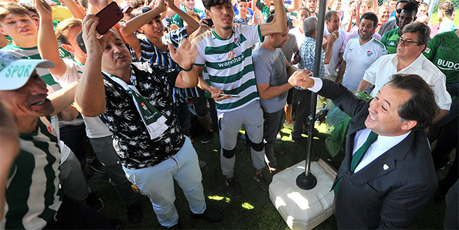 Başkan üçlü çektirdi