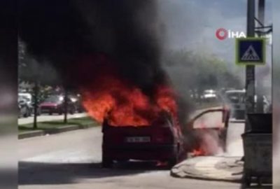 Seyir halindeki otomobil alev alev yandı