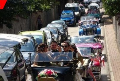 Bu düğün konvoyu görenleri şaşkına çevirdi…1915 model gelin arabası