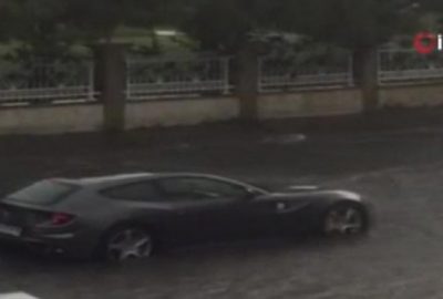 Milyonluk otomobil mahsur kaldı