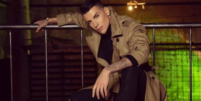 Uçaktaki müstehcen videosuyla gündem olan Kerimcan, ülkeyi terk etti! Uçaktaki müstehcen videosuyla gündem olan Kerimcan, ülkeyi terk etti!