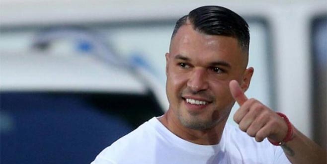 İmzaya geliyor diye yazdılar