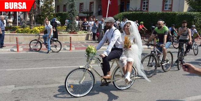 Bisikletli konvoyla mutluluğa pedal çevirdiler