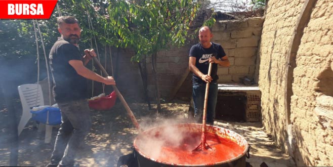 Salçaya erkek eli değdi