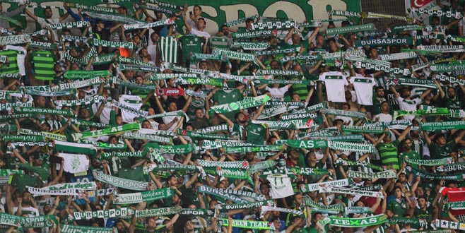 Taraftar görevini yaptı