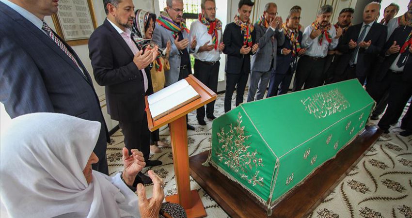 ‘Hayme Ana’ kabri başında anıldı Osmanlı Devleti'nin kurucusu Osman Gazi'nin babaannesi, Ertuğrul Gazi'nin annesi olan
