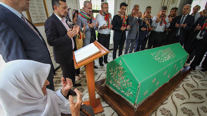 ‘Hayme Ana’ kabri başında anıldı ‘Hayme Ana’ kabri başında anıldı