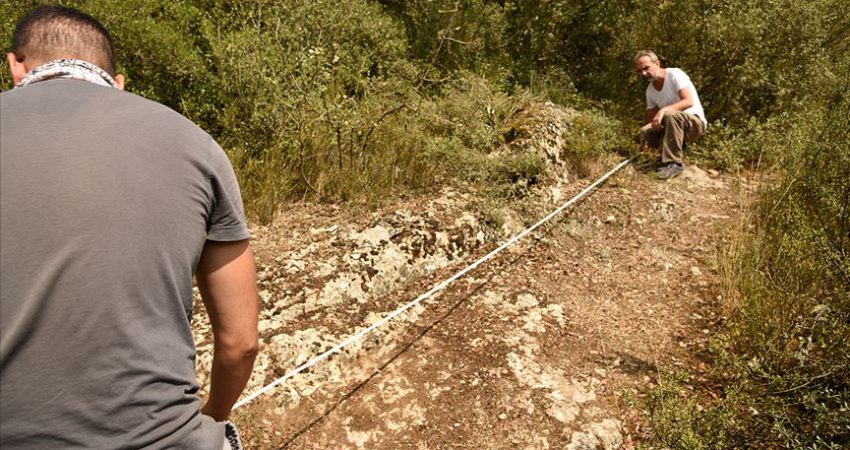 Bilecik’te tarihi yol kalıntıları bulundu Bilecik'in Osmaneli ilçesinde 6 bilim adamının yürüttüğü yüzey araştırmalarında,yaklaşık 2