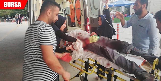 Taşıdığı camlar üzerine devrilince ağır yaralandı Taşıdığı camlar üzerine devrilince ağır yaralandı