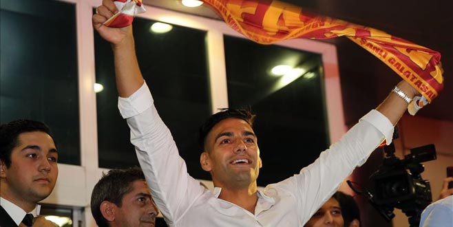 Galatasaray’dan yeni transferler için imza töreni