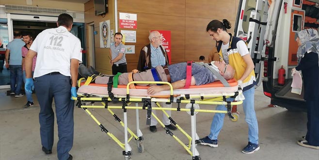 İnegöl’de minibüsün çarptığı bisikletli yaralandı İnegöl’de minibüsün çarptığı bisikletli yaralandı