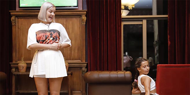 Küçük hayranıyla karate yaptı