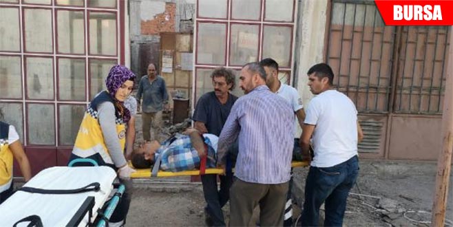 Bina yıkımında 4 metreden düşen işçi, ağır yaralı