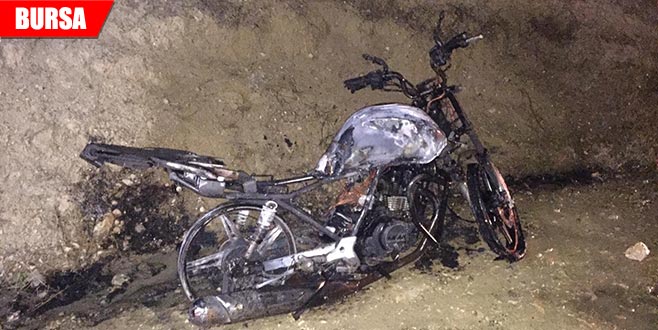 Gecenin karanlığında ateşe verip kaçtılar Gecenin karanlığında ateşe verip kaçtılar