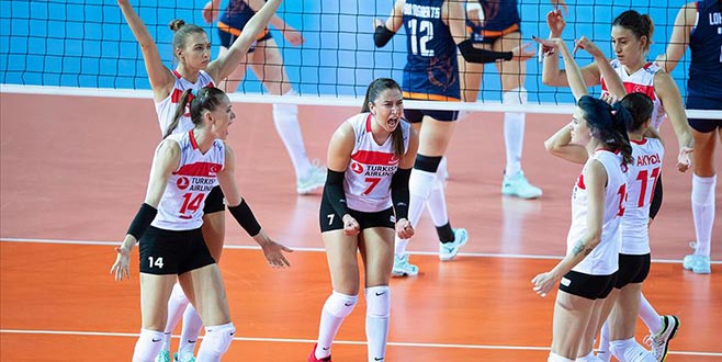 Filenin Sultanları yarı finalde Filenin Sultanları yarı finalde